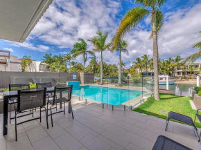 2 Jalynca, Noosa